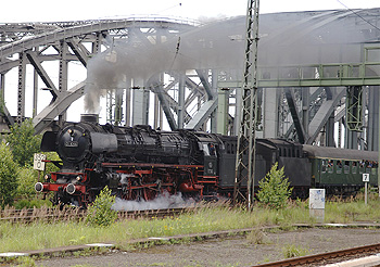 Im Fhrerhaus der berhmten 01er Dampflok.